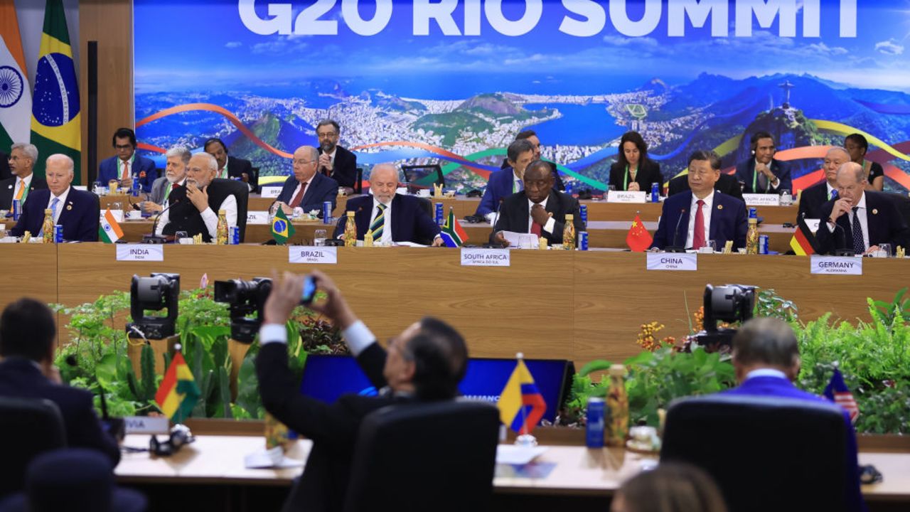 RIO DE JANEIRO, BRAZIL - NOVEMBER 18: Heads of State participate in the first workins sssion as part of the G20 Summit 2024 at Museu de Arte Moderna on November 18, 2024 in Rio de Janeiro, Brazil. The 2024 G20 Summit takes place in Brazil for the first time. The event gathers leaders of the most important economies. Starvation, sustainable development and social inclusion are some of the issues to be during the summit. (Photo by Buda Mendes/Getty Images)