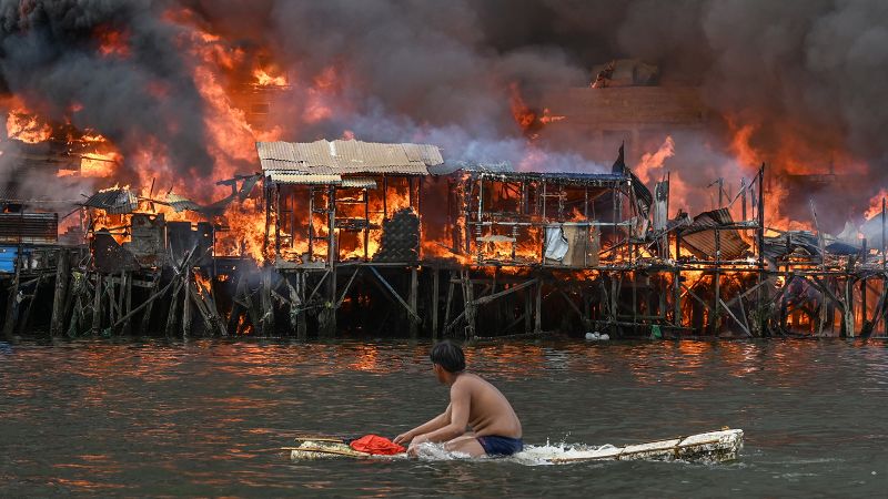 Manila fire: Inferno destroys thousands of shanties in Isla Puting Bato