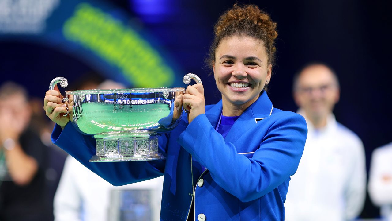 MALAGA, SPAIN - NOVEMBER 20: Jasmine Paolini of Italy lifts the Billie Jean King Cup trophy during the trophy presentation after winning the Billie Jean King Cup Finals at Palacio de Deportes Jose Maria Martin Carpena on November 20, 2024 in Malaga, Spain. (Photo by Fran Santiago/Getty Images for ITF)