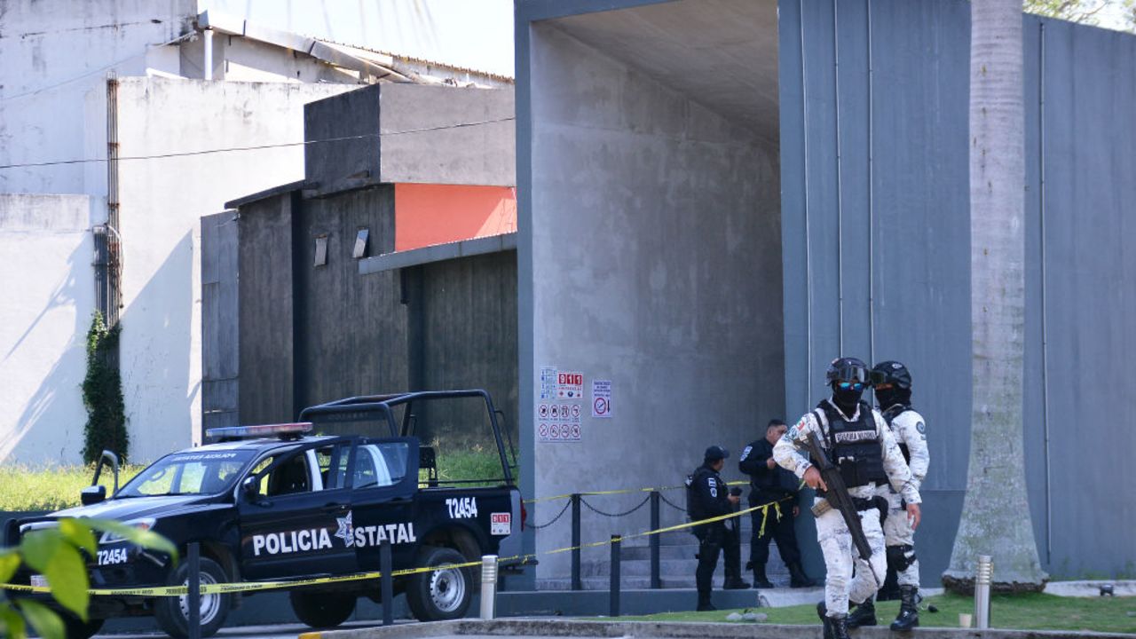 Police stand guard outside the DBar after an armed attack in Villahermosa, Tabasco State, Mexico, on November 24, 2024. At least six people were killed and 10 wounded early Sunday in an armed attack at a bar in the city of Villahermosa, in the southeastern Mexican state of Tabasco, local authorities said. (Photo by Maria Cruz / AFP) (Photo by MARIA CRUZ/AFP via Getty Images)