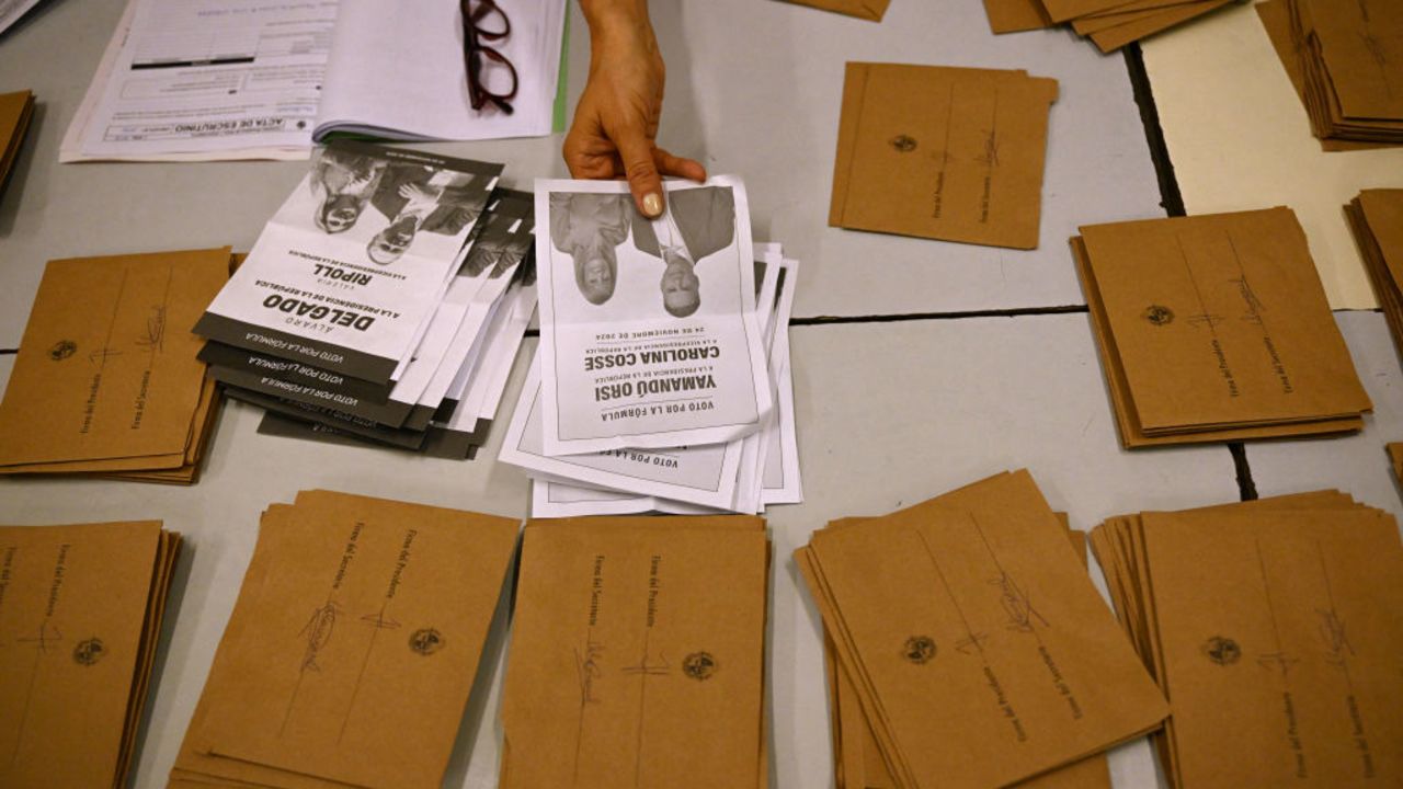 An election staffer counts votes after the closing of the voting during the presidential runoff election in Montevideo on November 24, 2024. Uruguayans voted on Sunday to elect their next president in an open-ended ballot that could mark the return to power of the left of the iconic former president José Mujica or the continuity of the center-right coalition after five years in power. (Photo by EITAN ABRAMOVICH / AFP) (Photo by EITAN ABRAMOVICH/AFP via Getty Images)