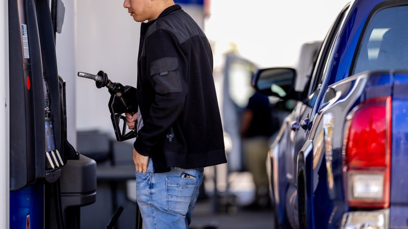 Gift at the pump: Cheapest Christmas gas since Covid | CNN Business