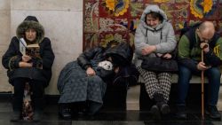 TOPSHOT - Local residents take shelter in a metro station during an air strike alarm in Kyiv, on November 28, 2024, amid the Russian invasion of Ukraine. (Photo by Tetiana DZHAFAROVA / AFP) (Photo by TETIANA DZHAFAROVA/AFP via Getty Images)