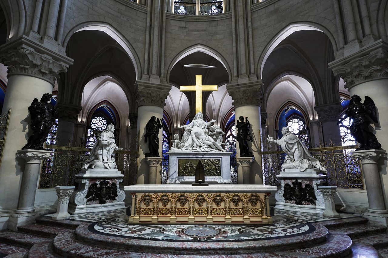 This photograph shows the tabernacle designed by French artist and designer Guillaume Bardet, in the heart of Notre Dame cathedral.