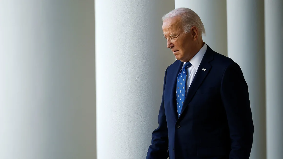 Biden all but shuts down death row, commutes all but 3 sentences from death to life in prison before Trump takes office (cnn.com)