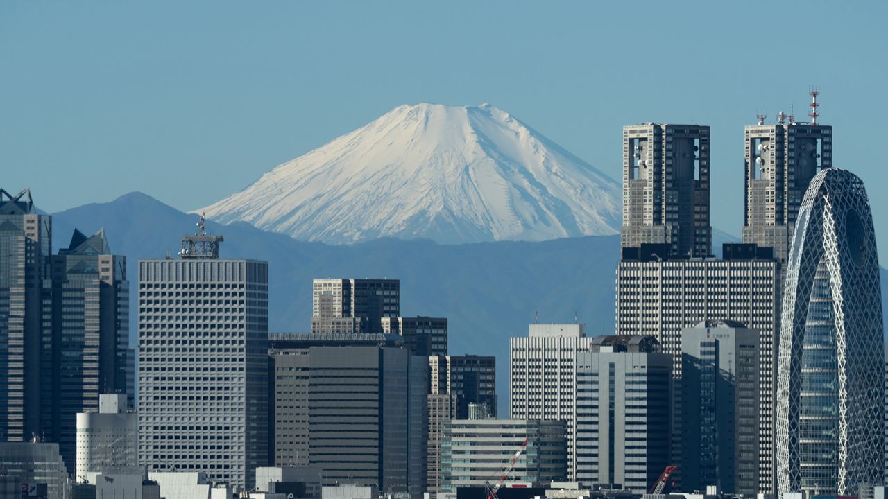 On a clear day, Mount Fuji can be seen from Tokyo.