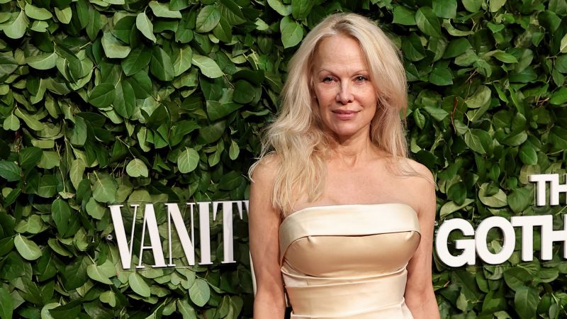 Pamela Anderson’s still repping her bare face