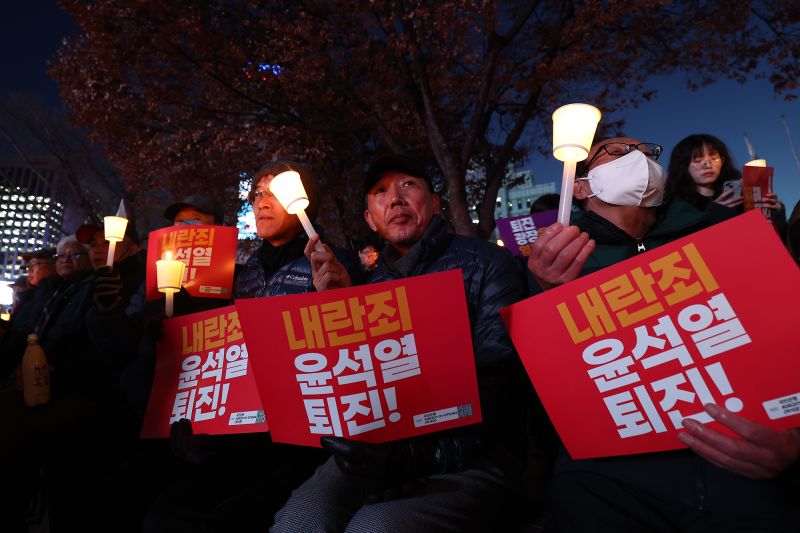 "A lei marcial da Coreia do Sul é 'um doloroso lembrete de como a democracia pode ser faci