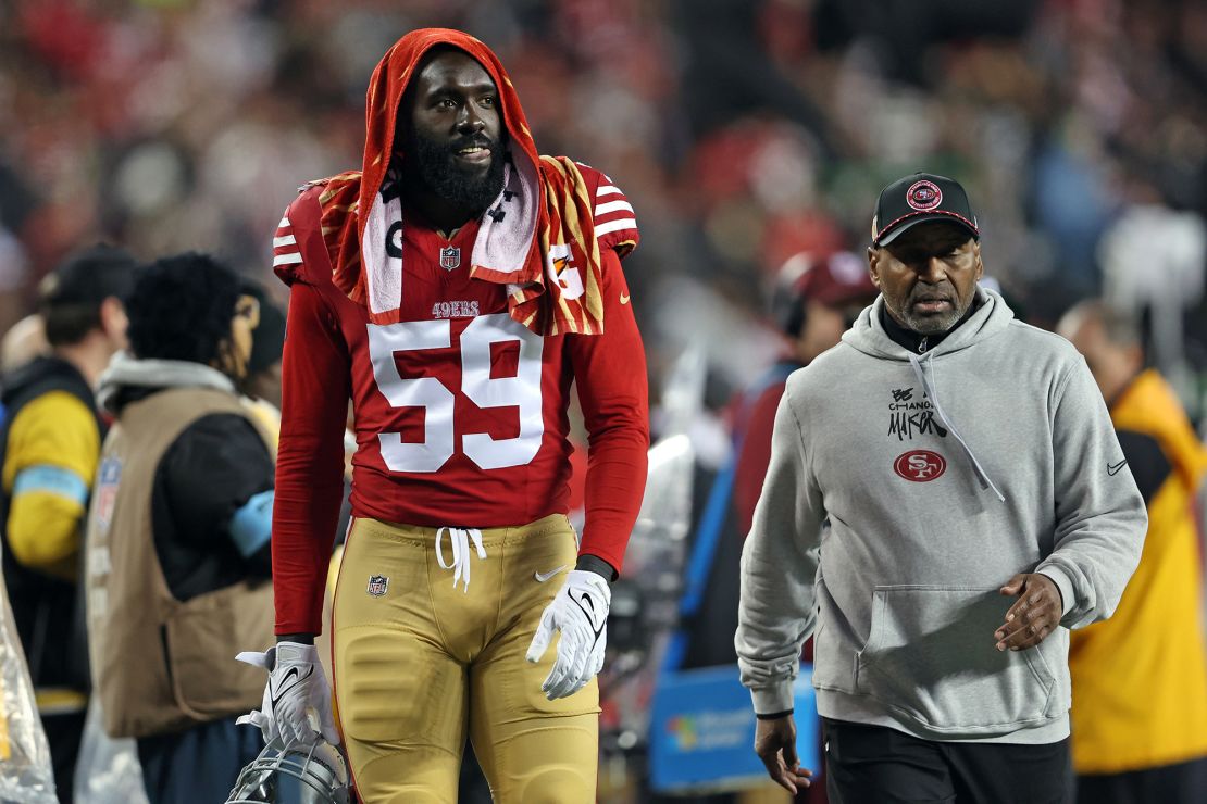 Campbell goes to the locker room during the second half of the 12-6 loss to the Rams.