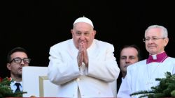 TOPSHOT - Pope Francis greets the crowd from the main balcony of St. Peter's basilica after the Urbi et Orbi message and blessing to the city and the world as part of Christmas celebrations, at St Peter's square in the Vatican on December 25, 2024. (Photo by Alberto PIZZOLI / AFP) (Photo by ALBERTO PIZZOLI/AFP via Getty Images)