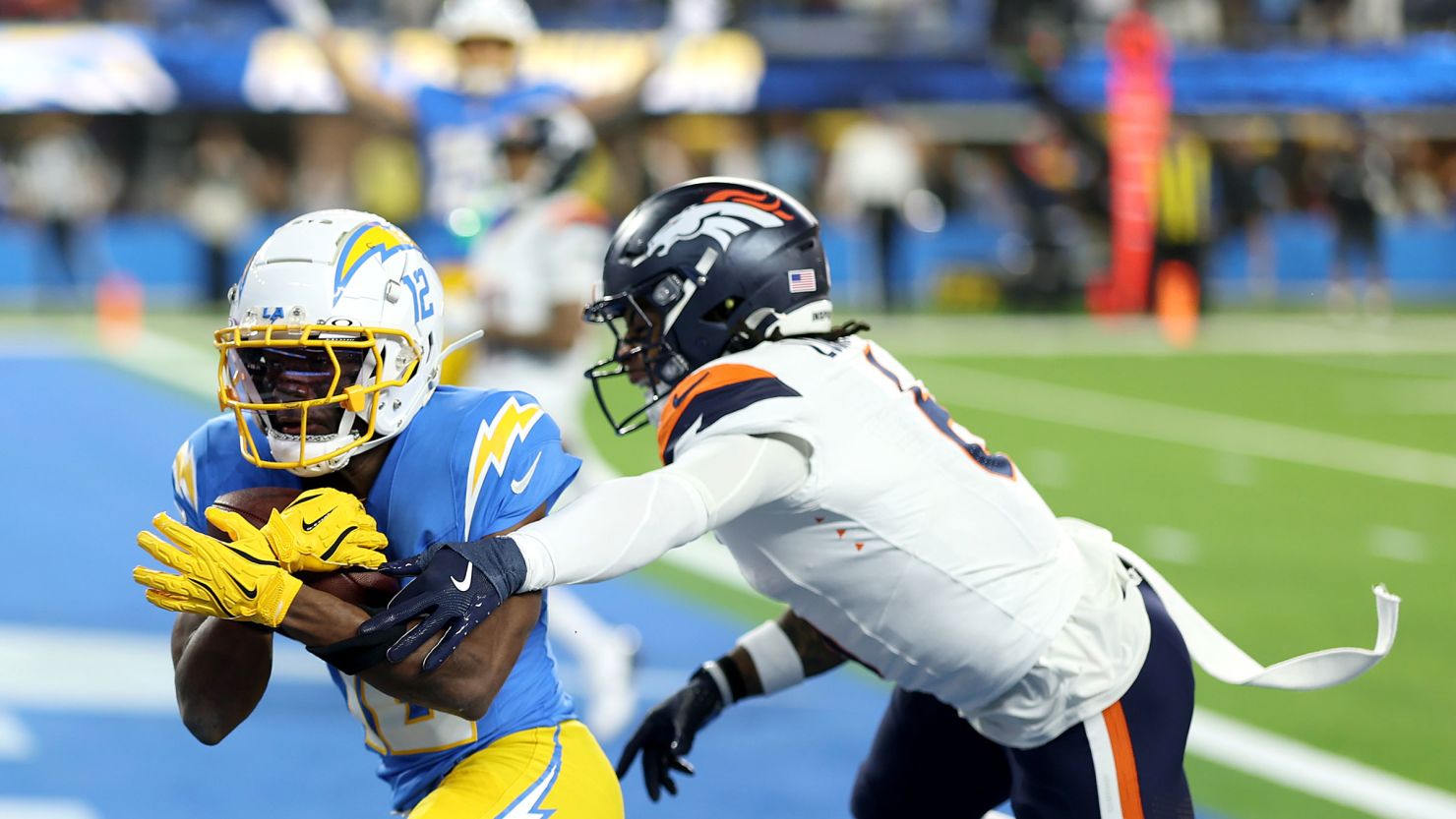 los-angeles-chargers-rally-past-denver-broncos-to-bolster-playoff-chances-in-afc-west-clash