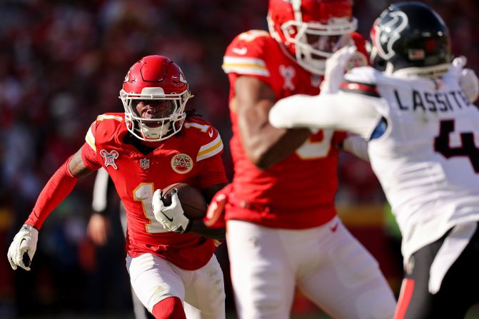 Kansas City Chiefs wide receiver Xavier Worthy carries the ball during a game against the Houston Texans in Kansas City, Missouri, on December 21. <a href="index.php?page=&url=https%3A%2F%2Fwww.cnn.com%2F2024%2F12%2F21%2Fsport%2Fchiefs-texans-tank-dell-steelers-ravens-spt%2Findex.html">The Chiefs won 27-19</a>.