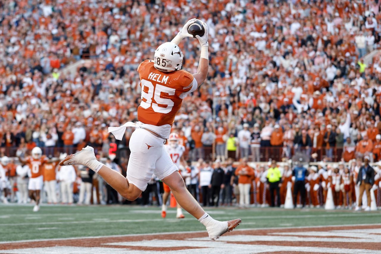 Texas tight end Gunnar Helm catches a pass for a touchdown in the second quarter.