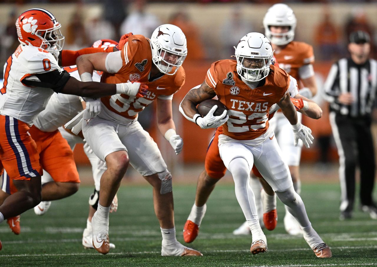 Texas running back Jaydon Blue runs the ball during the third quarter.