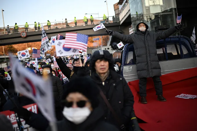 Standoff at South Korean president’s residence as investigators try to carry out arrest warrant