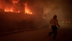 LOS ANGELES, CALIFORNIA - JANUARY 7: A firefighter battles flames from the Palisades Fire on January 7, 2025 in the Pacific Palisades neighborhood of Los Angeles, California. The fast-moving wildfire is threatening homes in the coastal neighborhood amid intense Santa Ana Winds and dry conditions in Southern California. (Photo by Eric Thayer/Getty Images)