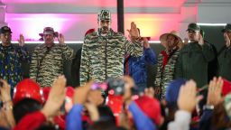 CARACAS, VENEZUELA - NGÀY 7 THÁNG 1: Tổng thống Nicolas Maduro tuyên thệ nhậm chức lực lượng chiến đấu trong một cuộc biểu tình ủng hộ chính phủ vào ngày 7 tháng 1 năm 2025 tại Caracas, Venezuela. Nicolas Maduro sẽ tuyên thệ nhậm chức tổng thống Venezuela vào ngày 10 tháng 1 trong 6 năm nữa trong bối cảnh căng thẳng ở đất nước này sau cuộc bầu cử tổng thống gần đây nhất vào ngày 28 tháng 7 năm 2024. Maduro tuyên bố đã giành chiến thắng trong cuộc bầu cử trong khi lãnh đạo phe đối lập Edmundo Gonzalez khẳng định ông đã giành chiến thắng và do đó, ông là tổng thống hợp pháp của Venezuela. (Ảnh của Jesus Vargas/Getty Images)