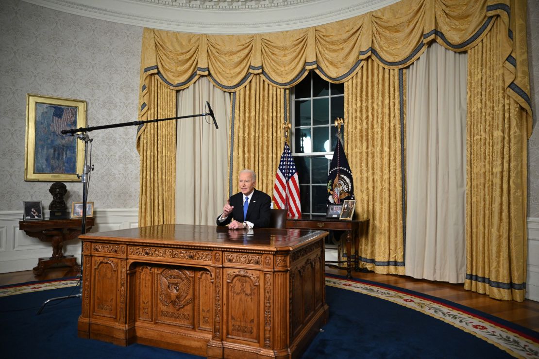 O presidente dos EUA, Joe Biden, faz seu discurso de despedida à nação no Salão Oval da Casa Branca, em Washington.