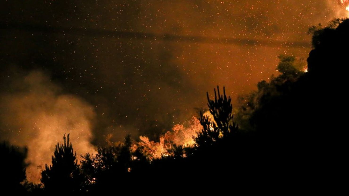 A forest fire is seen in the mountains of Epuyen, in the Patagonian region of Chubut province, Argentina on January 16, 2025. A forest fire in Argentine Patagonia forced the evacuation of 200 families and devastated some 2,000 hectares in the town of Epuyén, in the extreme south, authorities reported Thursday, at a time when a heat wave is being ed in vast regions of the rest of the country. (Photo by MARTIN LEVICOY / AFP) (Photo by MARTIN LEVICOY/AFP via Getty Images)
