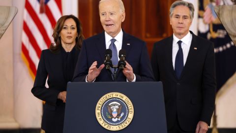 WASHINGTON, DC - JANUARY 15: U.S. President Joe Biden (C) delivers remarks on the recently announced cease-fire deal between Israel and Hamas while ed by Vice President Kamala Harris (L)  and Secretary of State Antony Blinken in the Cross Hall of the White House on January 15, 2025 in Washington, DC. The multiphase cease-fire deal, brokered by the United States, Qatar and Egypt, commits Israel and Hamas to end the war in Gaza after 15 months.  (Photo by Anna Moneymaker/Getty Images)