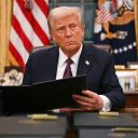 US President Donald Trump signs an executive order for pardons on January 6 offenders in the Oval Office of the WHite House in Washington, DC, on January 20, 2025. (Photo by Jim WATSON / POOL / AFP) (Photo by JIM WATSON/POOL/AFP via Getty Images)
