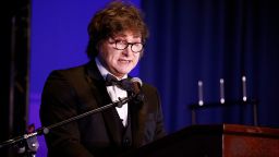 El Presidente de Argentina Javier Milei habla en el escenario en la recepción VIP de Latino Wall Street durante el Baile Inaugural Hispano 2025 en el Hotel Omni el 18 de enero de 2025 en Washington, DC.
