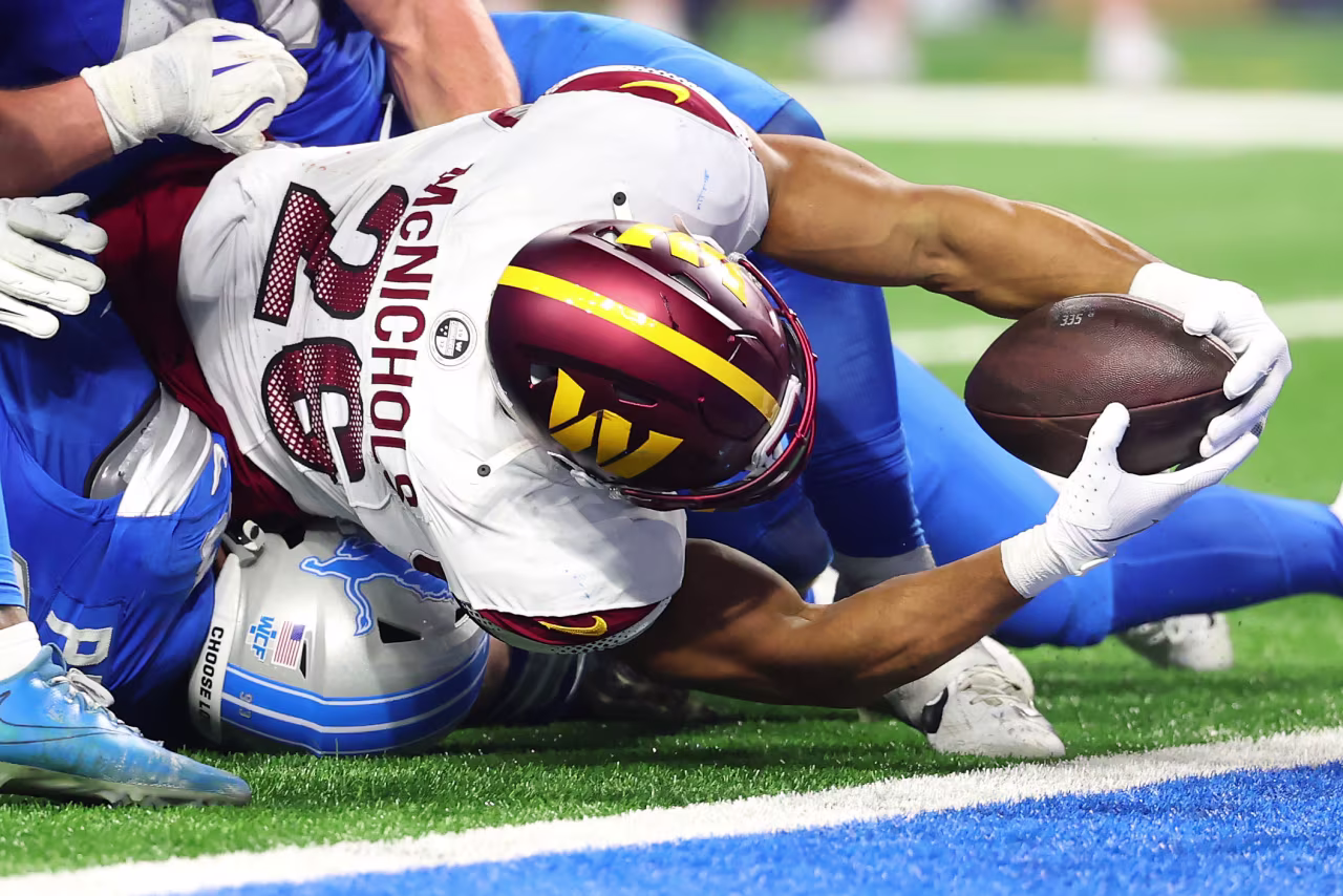 Washington Commanders running back Jeremy McNichols runs the ball for a touchdown in the fourth quarter.