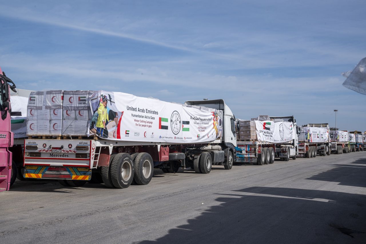 RAFAH, EGYPT - JANUARY 19: Trucks carrying aid wait at the Rafah crossing for their entry into the Gaza Strip on January 19, 2025 near the crossing with Gaza at Rafah, Egypt. A ceasefire commenced today in the 15-month-old war between Israel and Hamas, promising to increase the amount of humanitarian aid reaching Gaza. (Photo by Ali Moustafa/Getty Images)