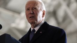 El expresidente de EE,UU, Joe Biden habla en la Base Conjunta Andrews el 20 de enero de 2025.