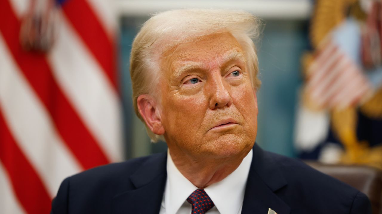 WASHINGTON, DC - JANUARY 20: President Donald Trump signs executive orders in the Oval Office on January 20, 2025 in Washington, DC.  Trump takes office for his second term as the 47th president of the United States. (Photo by Anna Moneymaker/Getty Images)