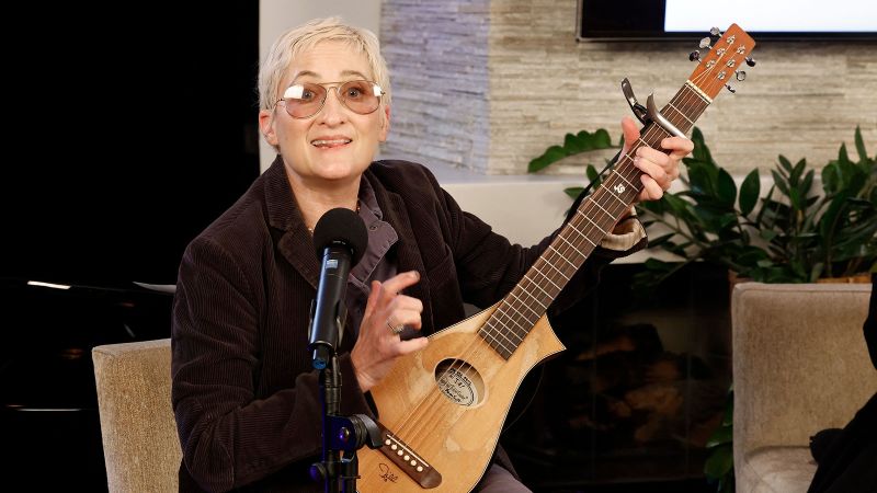 Jill Sobule, singer of iconic ’90s anthems ‘I Kissed a Girl’ and ‘Supermodel,’ dead at 66 in house fire | CNN