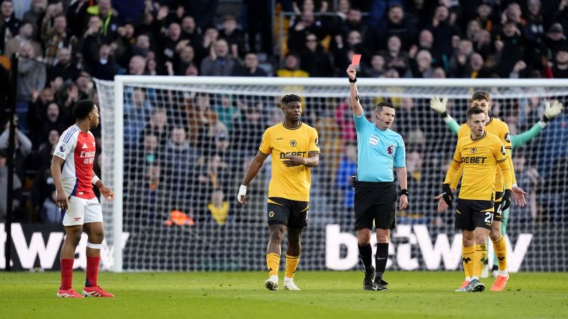 Referee body says it is ‘appalled’ by ‘threats and abuse’ aimed at official Michael Oliver after Arsenal red card