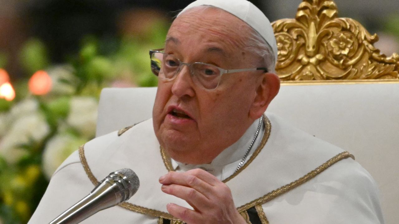 El papa Francisco fuerza al Vaticano a ser transparente sobre su estado de  salud | CNN