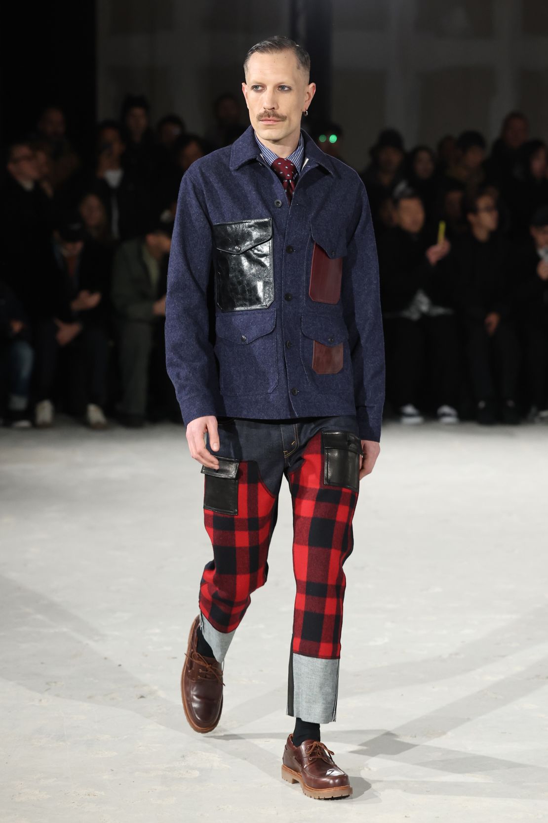 Junya Watanabe's herenkleding herfst-winter 2025 show met tartan prints.