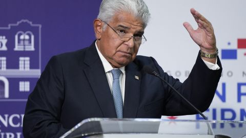 El presidente de Panamá, José Raúl Mulino, habla durante una conferencia de prensa después de una reunión con el secretario de Estado de EE.UU. en el palacio presidencial en la ciudad de Panamá el 2 de febrero de 2025.