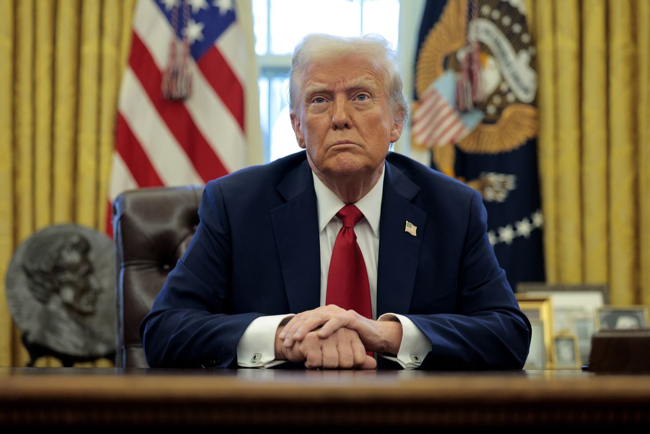 President Donald Trump spreekt donderdag met verslaggevers in het Witte Huis in Washington, DC.