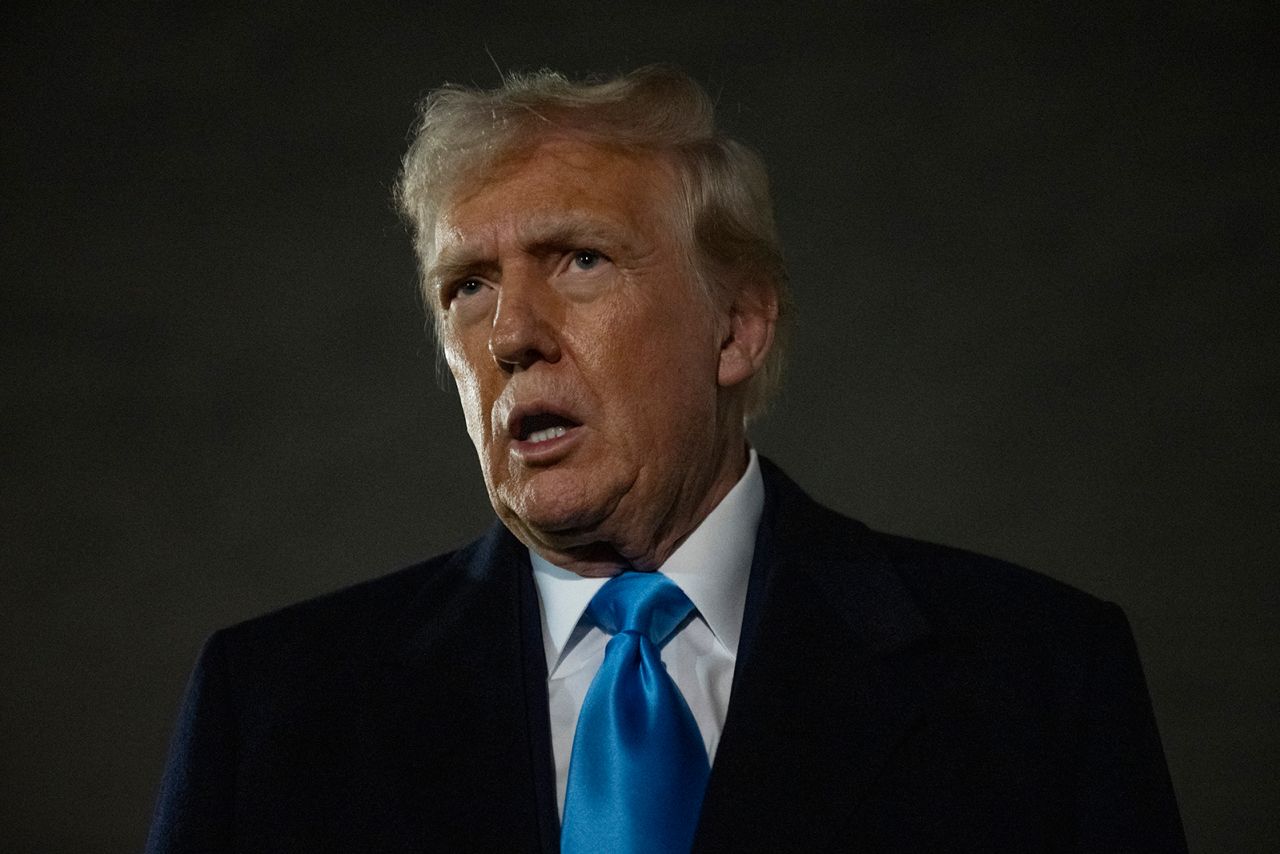 U.S. President Donald Trump speaks with the press on February 2 when he arrived at the common basis of Andrews in Maryland when he returns to the White House from Florida.