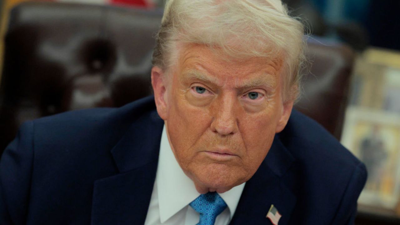 WASHINGTON, DC - JANUARY 31: U.S. President Donald Trump talks to reporters after g an executive order, "Unleashing prosperity through deregulation," in the Oval Office on January 31, 2025 in Washington, DC. Trump spoke to reporters about tariffs against China, Canada and Mexico and how the newly confirmed Interior Secretary Doug Burghum will coordinate with the Energy Department and the Environmental Protection Agency. (Photo by Chip Somodevilla/Getty Images)