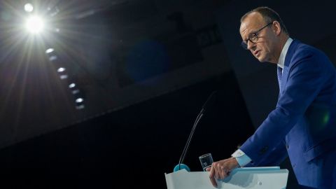 Friedrich Merz, candidato a próximo canciller de Alemania y líder del partido Unión Demócrata Cristiana, habla en Berlín el 3 de febrero.