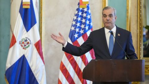 El presidente de República Dominicana, Luis Abinader, ofrece una conferencia de prensa conjunta con el secretario de Estado de Estados Unidos, Marco Rubio, en el Palacio Nacional de Santo Domingo el 6 de febrero de 2025.