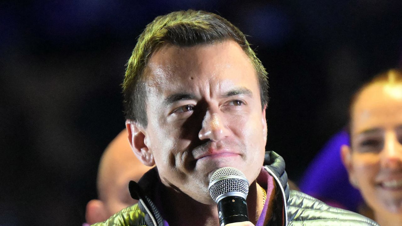 TOPSHOT - Ecuador's President and presidential candidate Daniel Noboa looks on during his campaign closing rally at the Plaza de Toros in Quito on February 6, 2025. Ecuador's dueling presidential hopefuls made a last-ditch pitch to late-deciding voters on February 6, wrapping a bitter campaign dominated by surging cartel violence and economic crisis. (Photo by Rodrigo BUENDIA / AFP) (Photo by RODRIGO BUENDIA/AFP via Getty Images)          