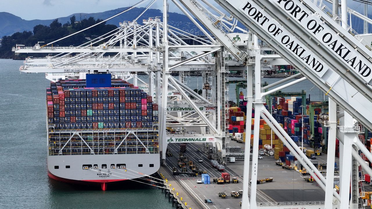 OAKLAND, CALIFORNIA - FEBRUARY 03: A container ship is docked at the Port of Oakland on February 03, 2025 in Oakland, California. U.S. President Donald Trump has agreed to temporarily pause the 25% tariff on Mexico for one month after negotiating with Mexico's President Claudia Sheinbaum. The agreement came shortly after President Trump imposed new tariffs on Mexico, Canada, and China. (Photo by Justin Sullivan/Getty Images)
