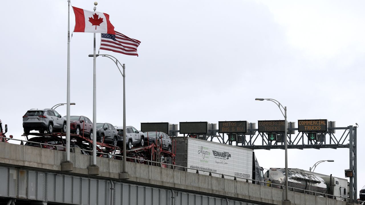 Commercial trucks cross the Lewiston-Queenston Bridge border crossing into the United States on February 04, 2025 in Niagara Falls, Canada. U.S. President Donald Trump risked starting a trade war after threatening a 25 percent tariff on many goods shipped from Canada into the United States. Yesterday, before the tariffs were enacted, it was announced that there would be a 30-day pause on the tariffs. ]