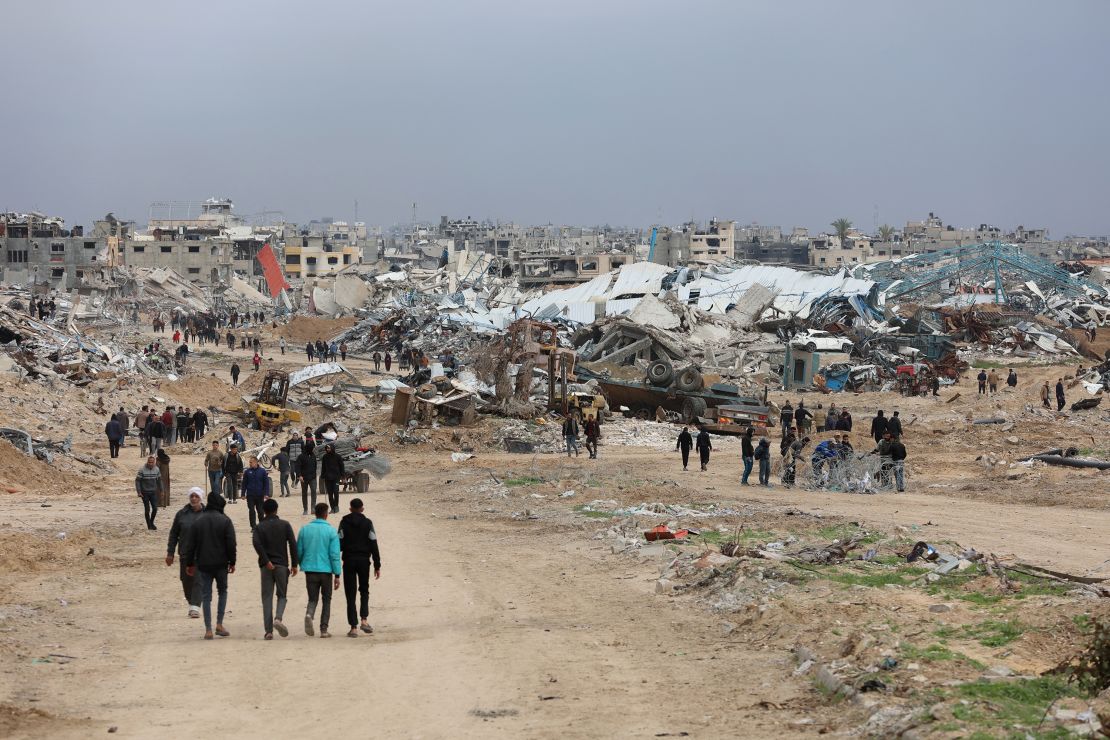 Displaced Palestinians walking toward northern Gaza on Sunday.