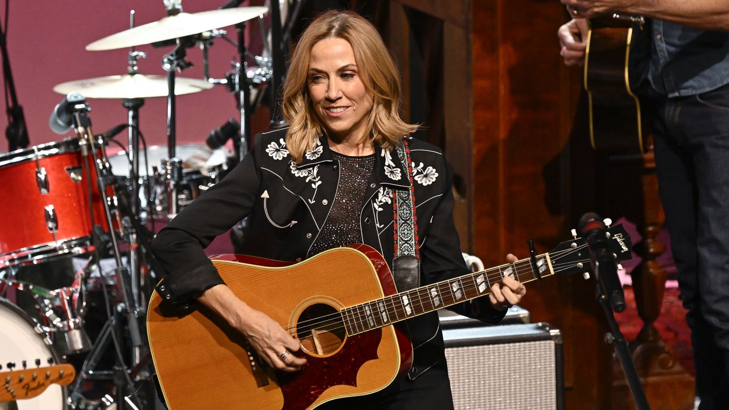Sheryl Crow sells her Tesla and donates proceeds to NPR | CNN