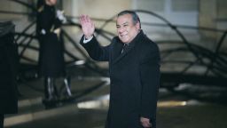 El primer ministro de Perú, Gustavo Adrianzen, llega para asistir a una cena de estado con líderes mundiales y empresarios en el marco de la Cumbre de Acción de Inteligencia Artificial (IA) en el Palacio del Elíseo en París, Francia, el 10 de febrero de 2025.