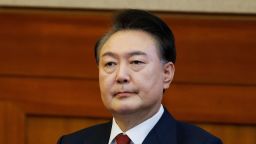 El presidente de Corea del Sur, Yoon Suk Yeol, en una audiencia para su juicio político en el Tribunal Constitucional de Seúl el 13 de febrero de 2025.