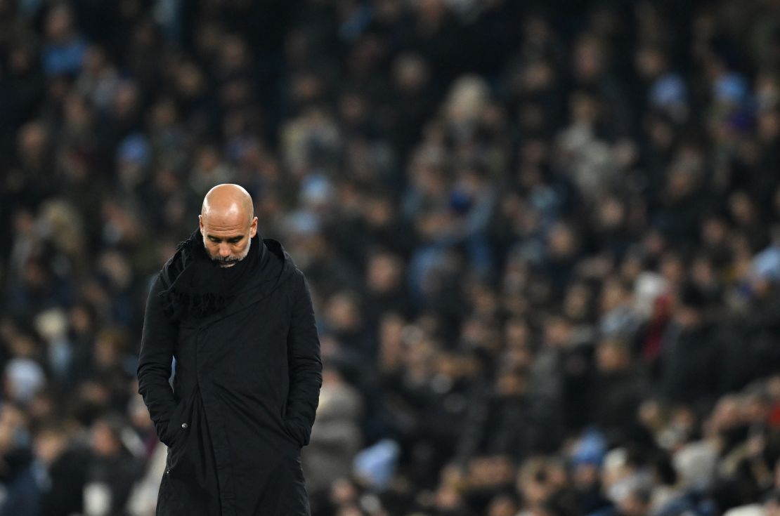 Pep Guardiola, entrenador del Manchester City, durante el partido de ida de los play-offs de la UEFA Champions League 2024/25.