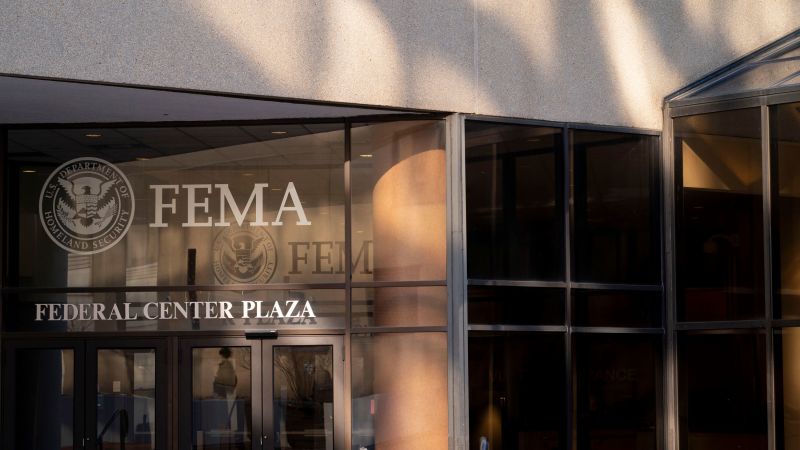 Администрацията на Тръмп започва разследване на работници на FEMA, които предупреждават агенцията за бедствия, е изложена на риск 