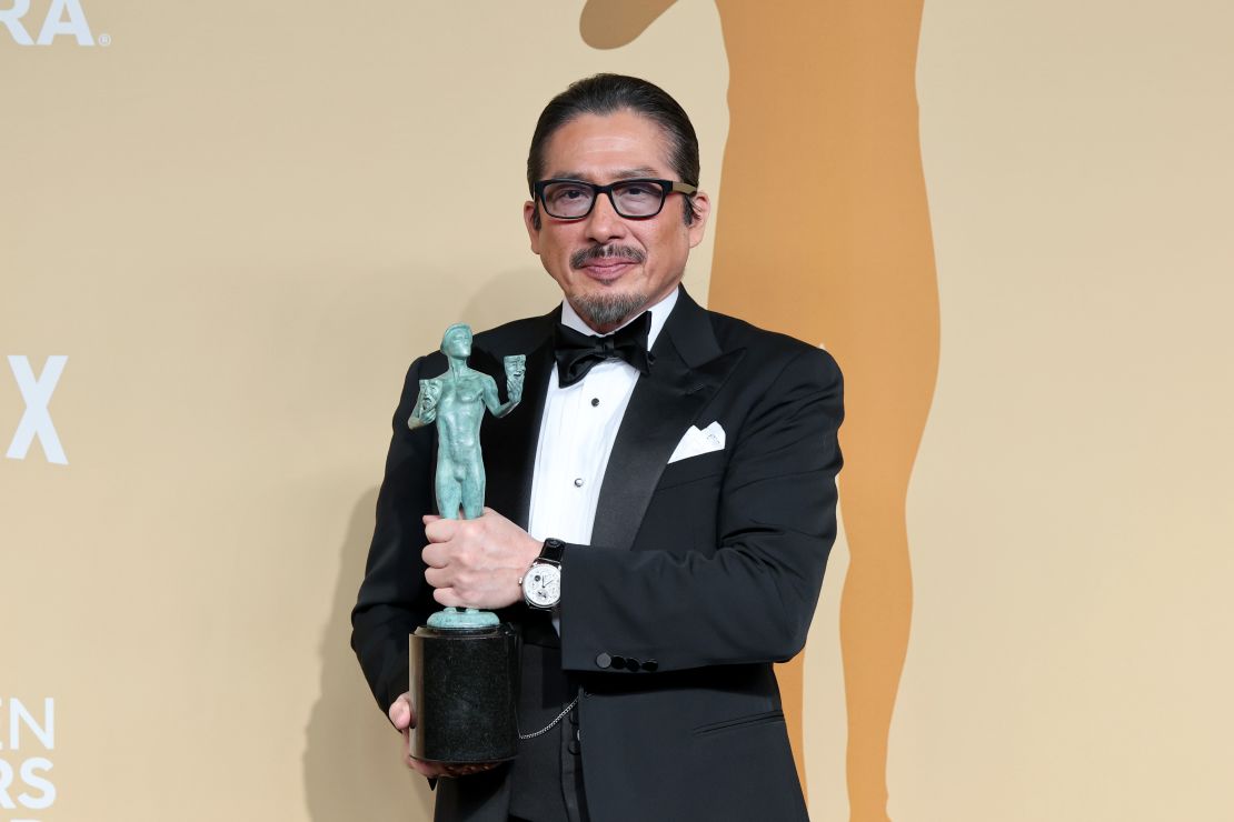 Hiroyuki Sanada, ganador del premio a la mejor interpretación masculina en un drama por "Shōgun", posa en la sala de prensa durante la 31.ª edición de los premios del Sindicato de Actores de Cine en el Shrine Auditorium and Expo Hall el 23 de febrero de 2025 en Los Ángeles, California.